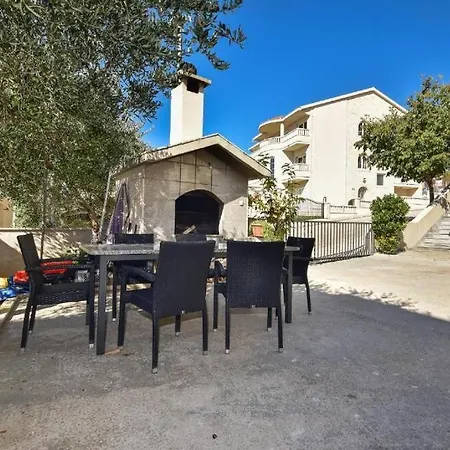 Apartment And Roso Makarska