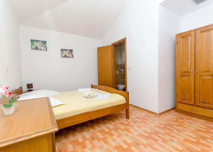 And Roso Apartamento Makarska